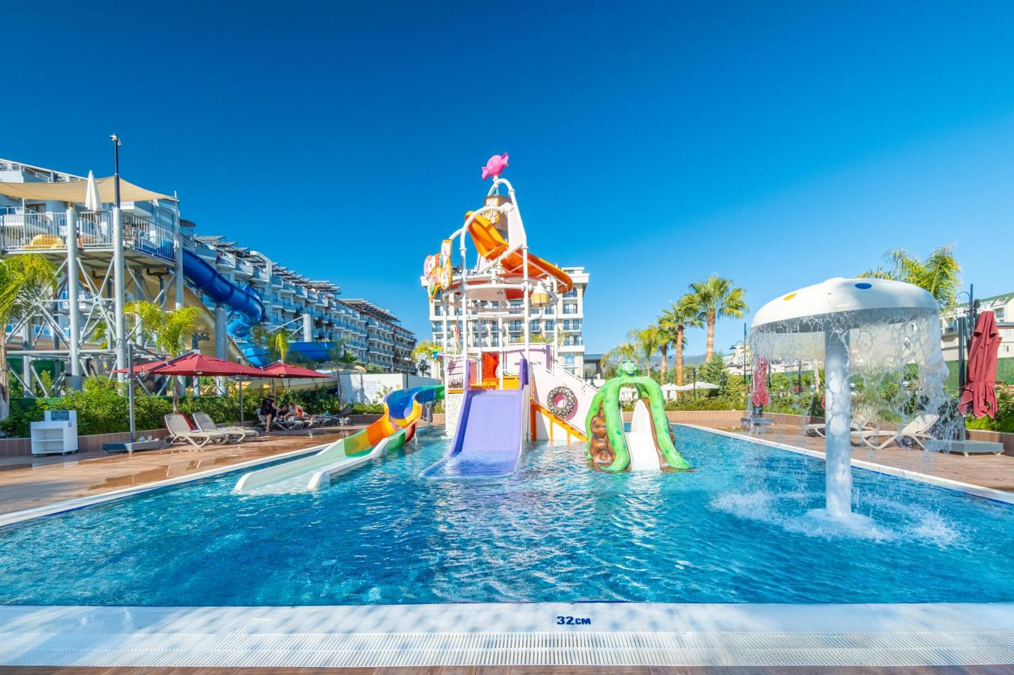 Serenity Queen Hotel Аланя Екстериор снимка